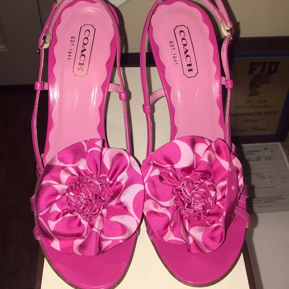 Cute Flower Heel/ Sandals - Picture 1 of 4